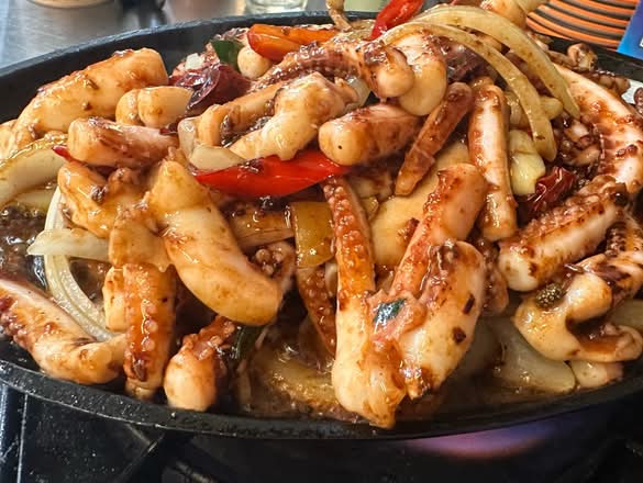 孜然鱿鱼须Stir fried squid tentacles in cumin flavour